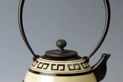 black_and_white_teapot_edited